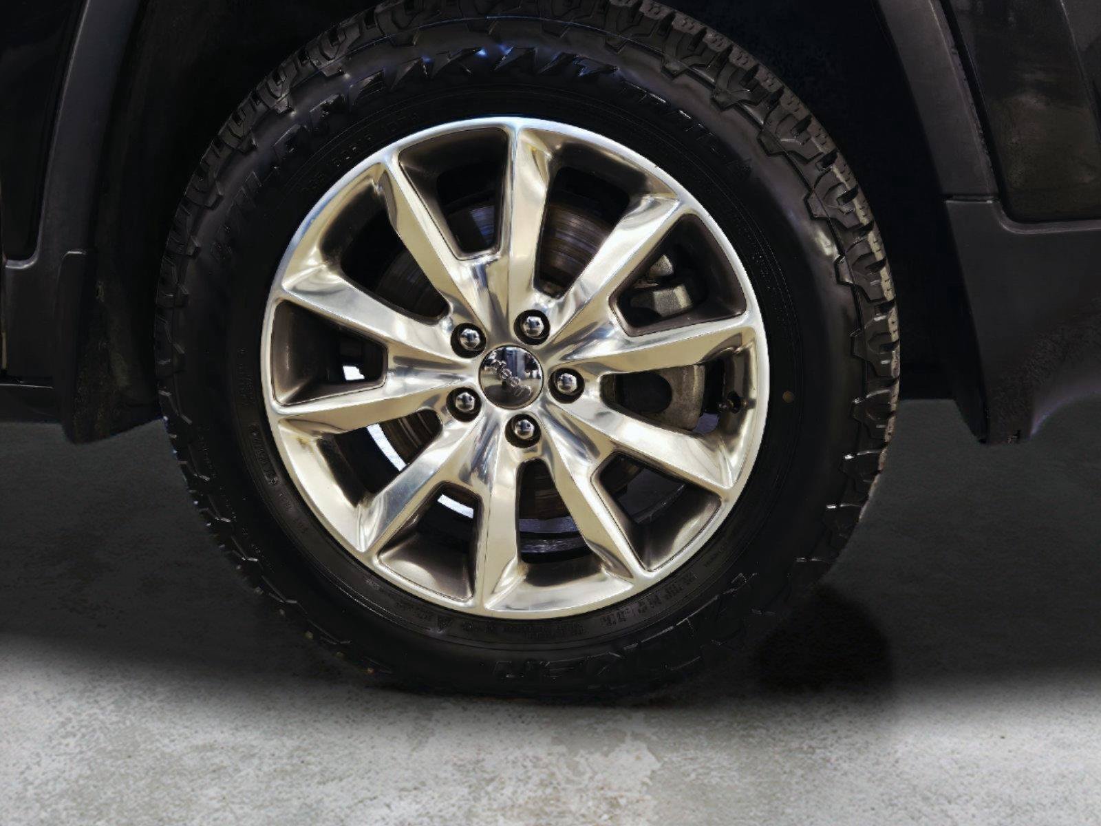 Used 2014 Jeep Cherokee Limited w/ Luxury Group AWD/4WD image 12