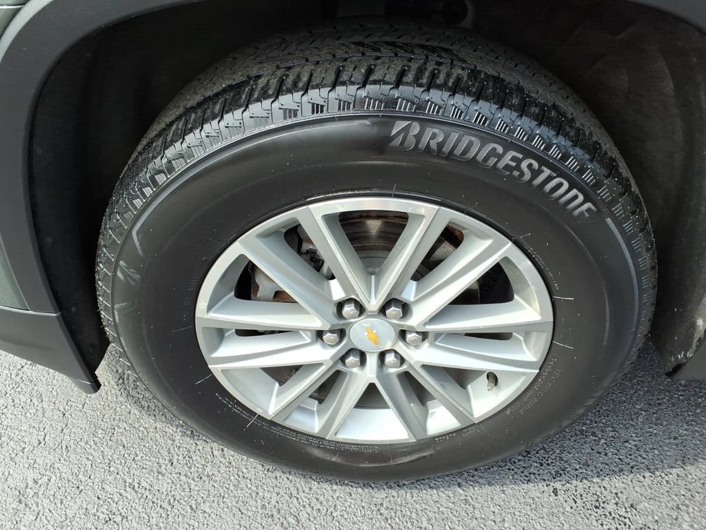 Used 2023 Chevrolet Traverse LT AWD/4WD image 9