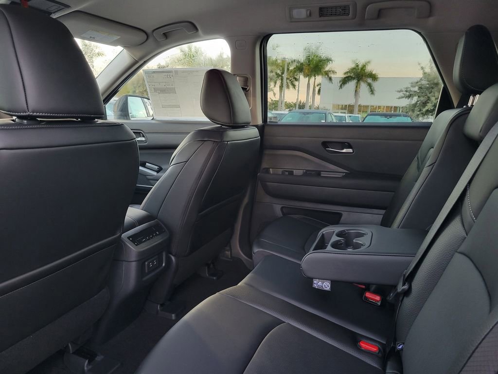 New 2026 Nissan Pathfinder SL image 5