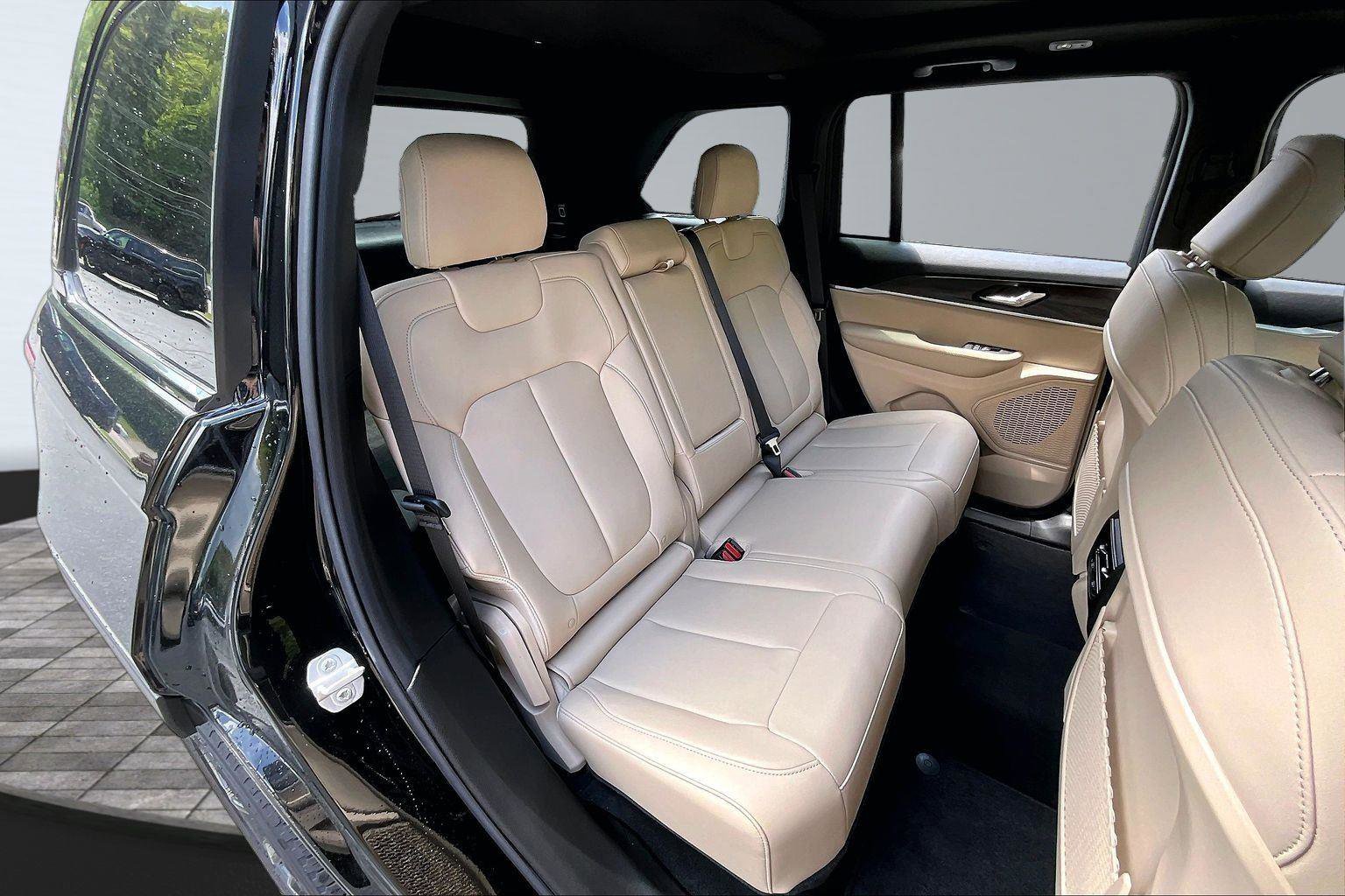 New 2025 Jeep Grand Cherokee Limited AWD/4WD image 9
