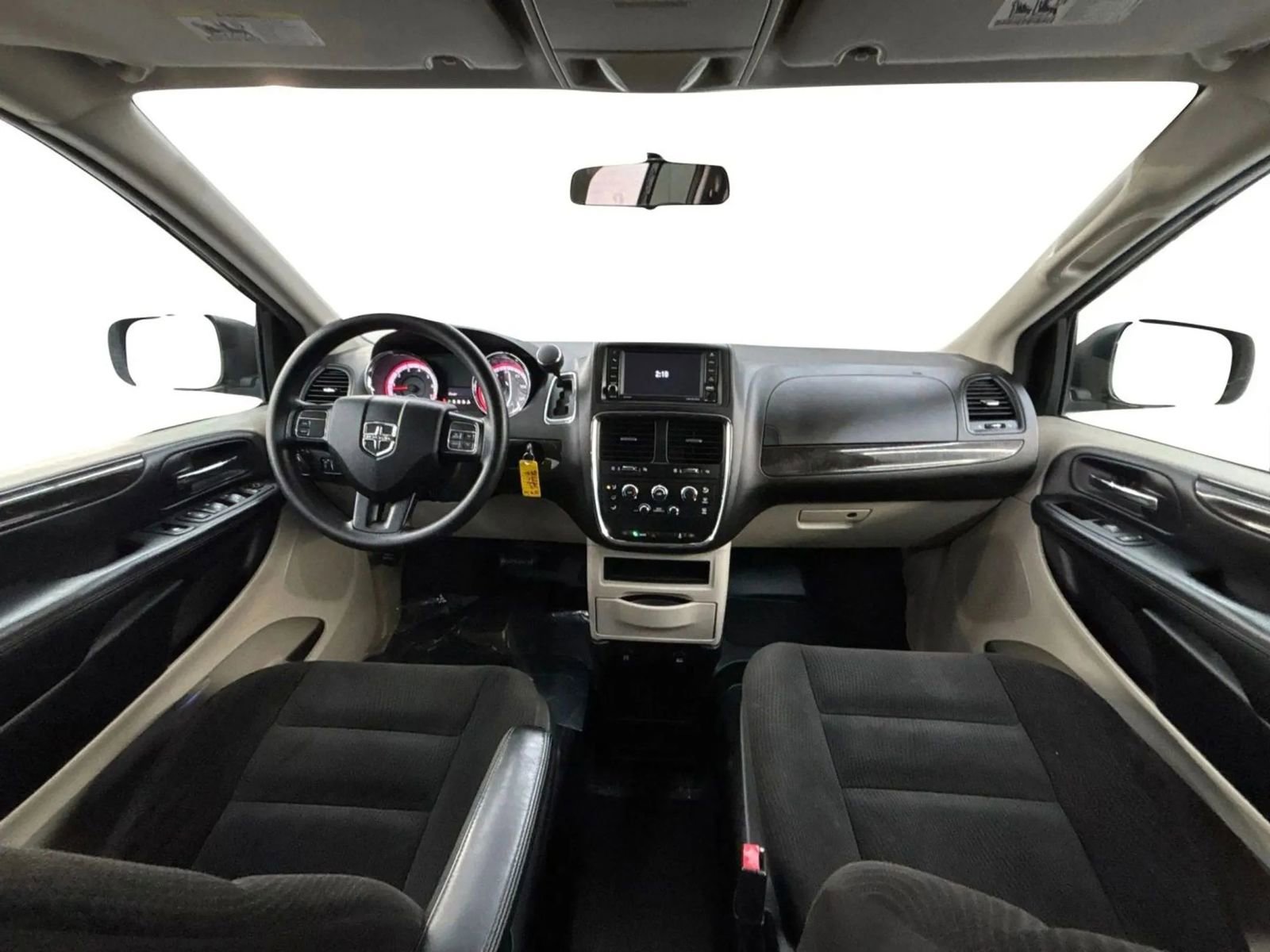 Used 2018 Dodge Grand Caravan SE image 22