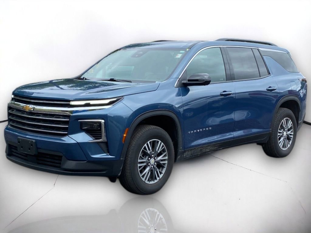 Used 2024 Chevrolet Traverse LT w/ Trailering Package image 2