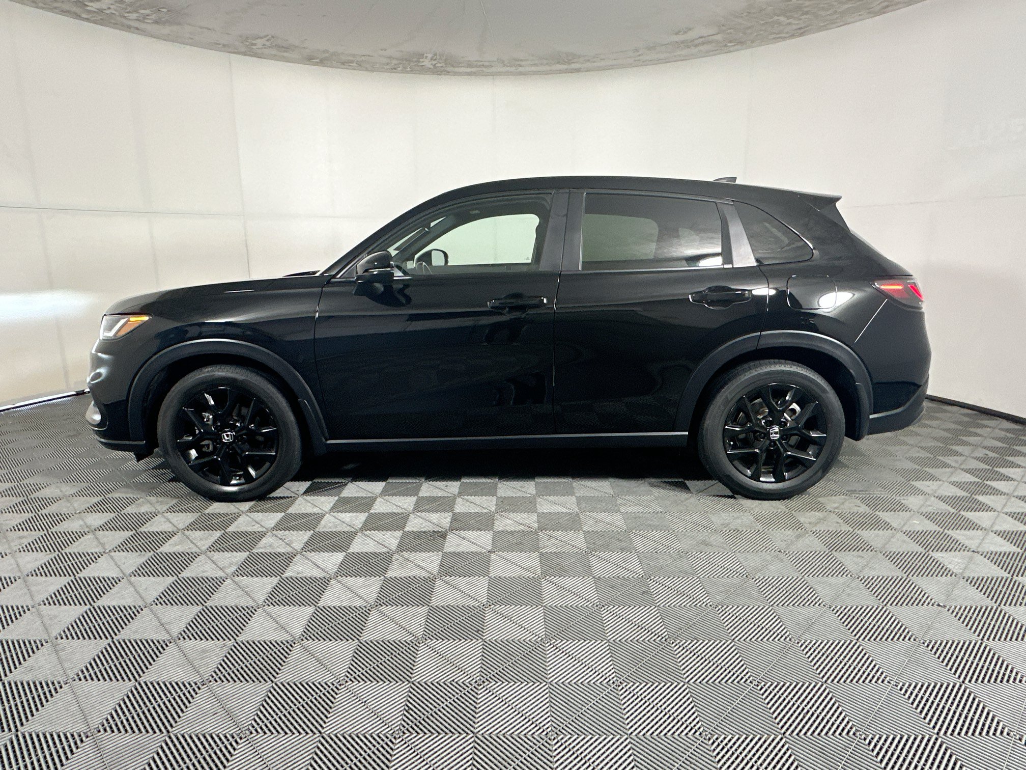 Used 2025 Honda HR-V Sport image 6