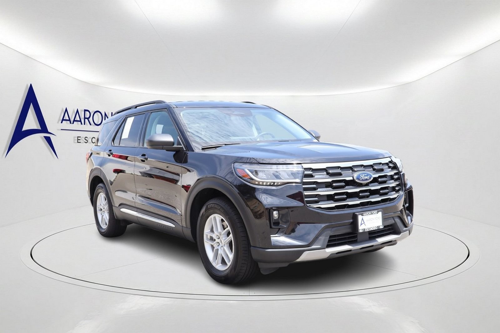 Used 2025 Ford Explorer Active w/ Active Comfort Package RWD image 3