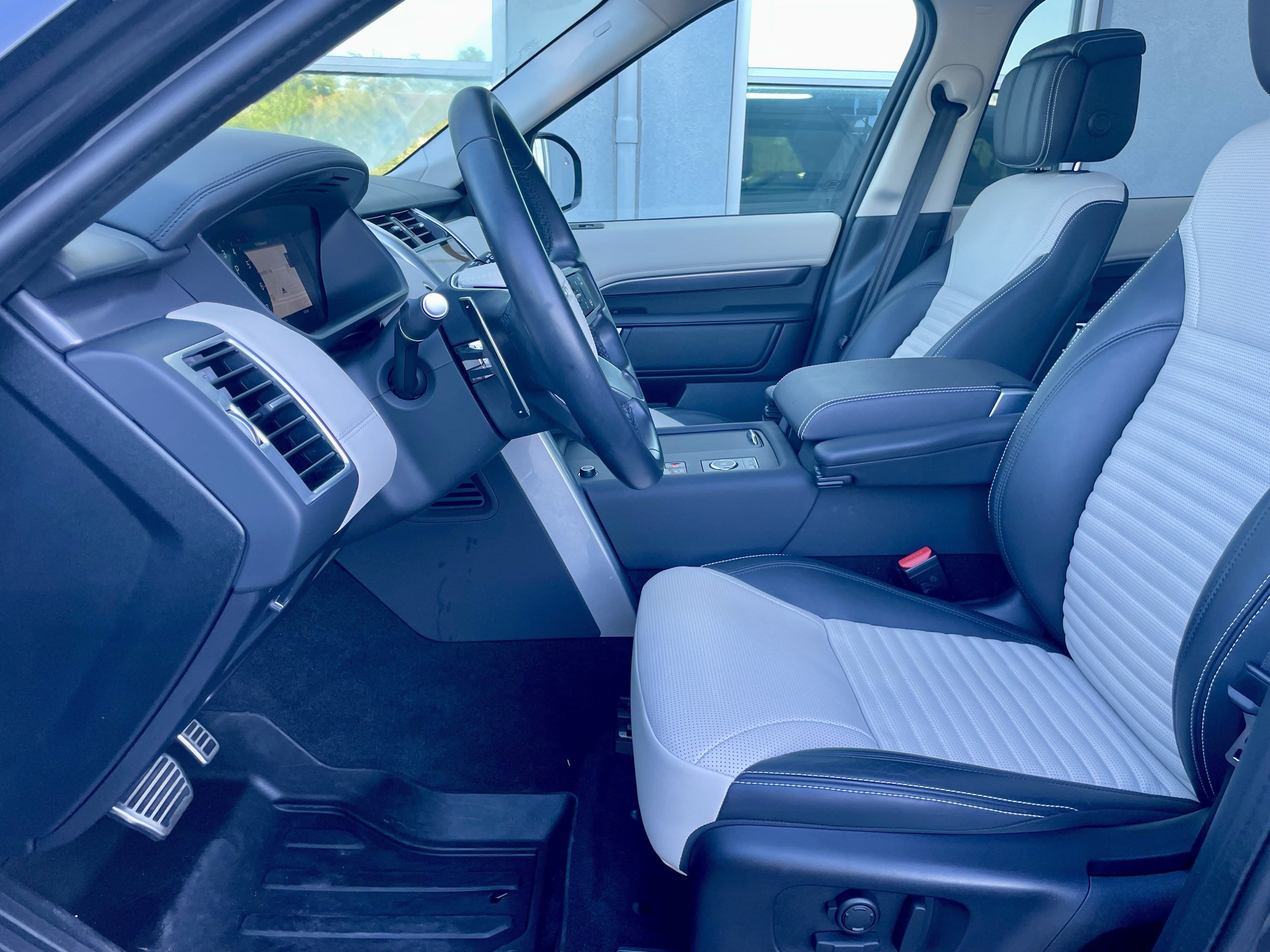 Certified 2025 Land Rover Discovery Metropolitan Edition AWD/4WD image 14
