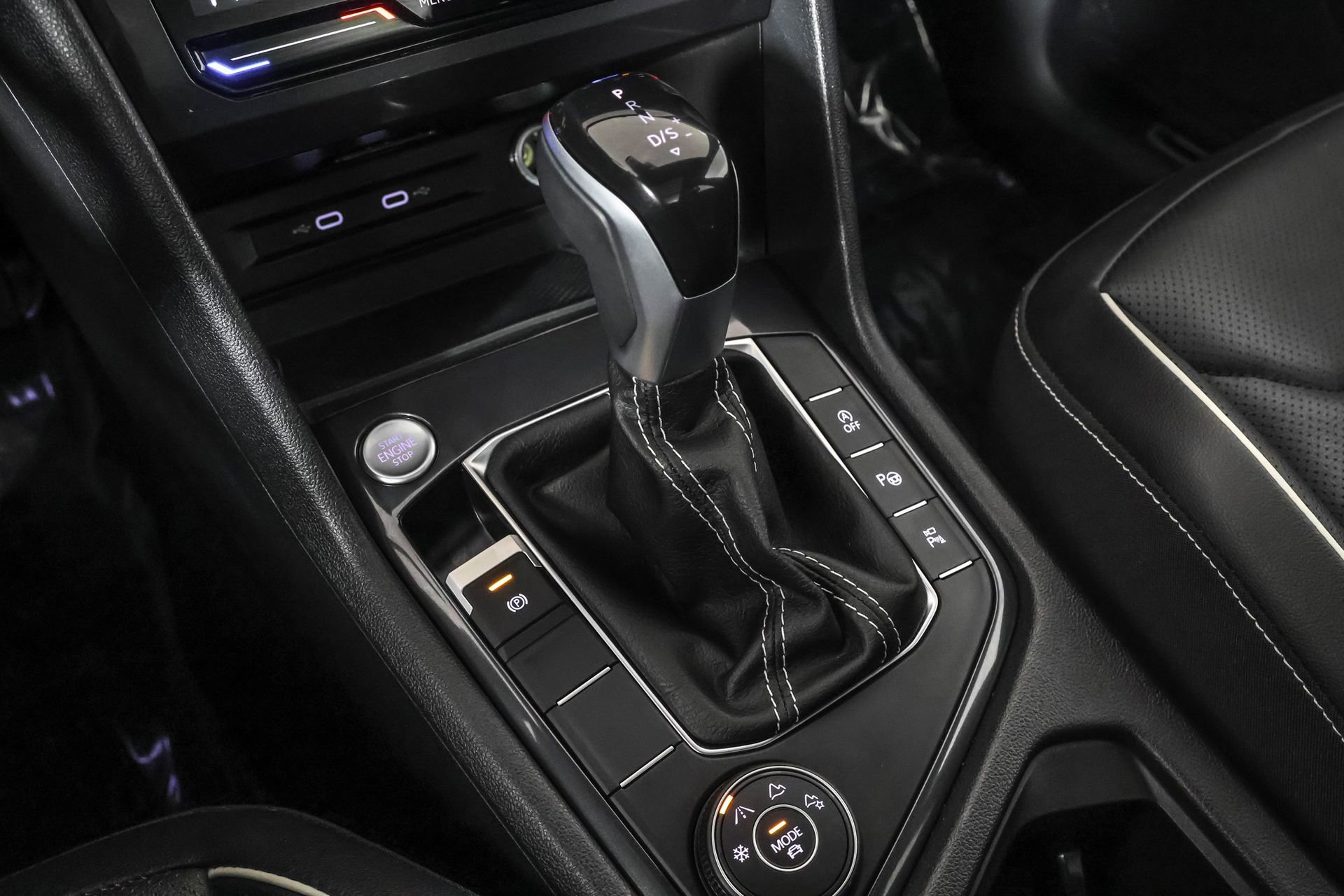 Used 2024 Volkswagen Tiguan SEL R-Line image 32