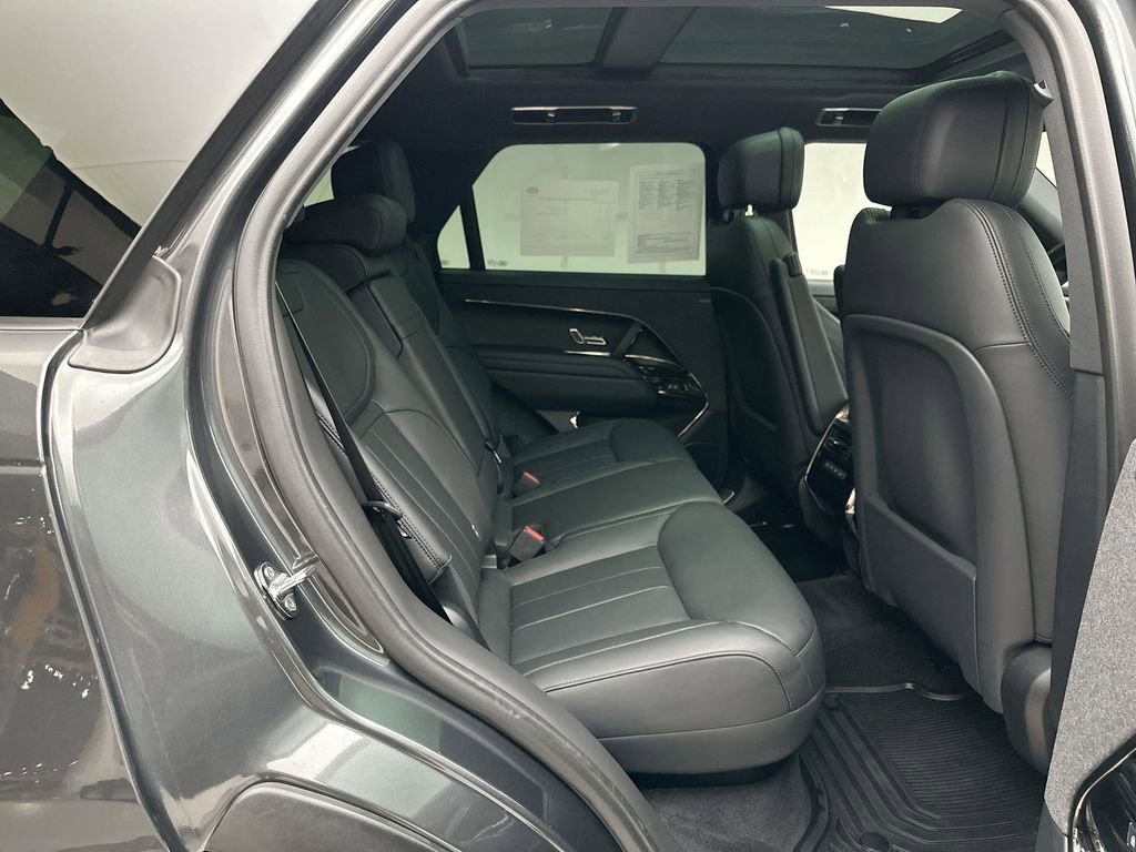 Used 2025 Land Rover Range Rover Sport SE image 19