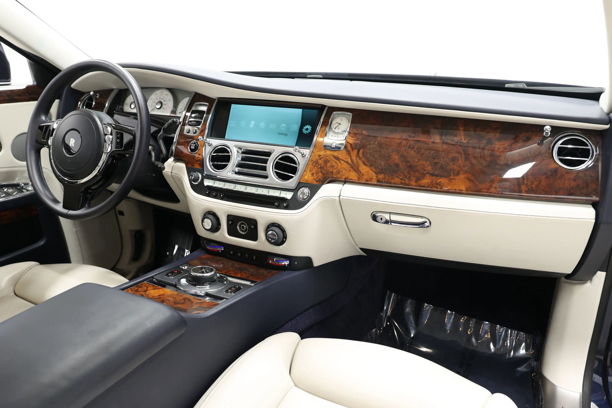 Used 2015 Rolls-Royce Ghost image 98