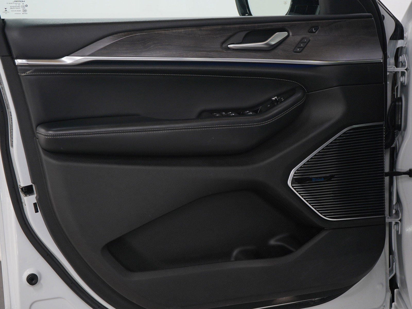 Used 2022 Jeep Grand Cherokee Overland w/ Luxury Tech Group IV image 22