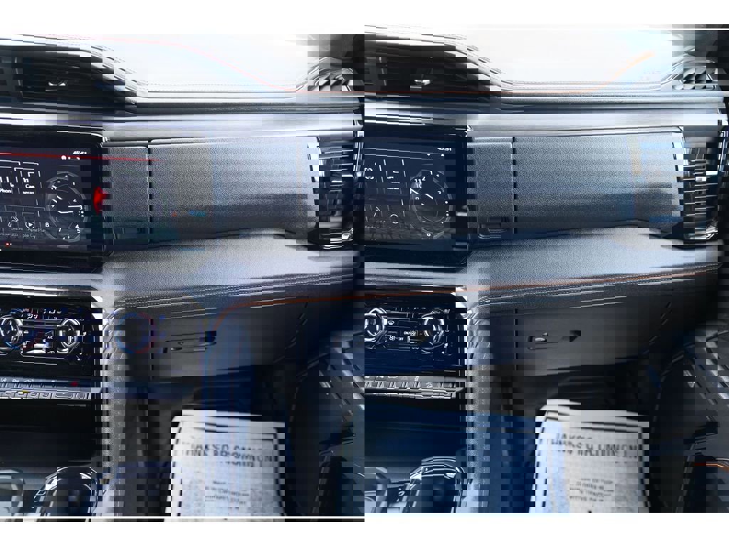 Used 2025 GMC Sierra 3500 AT4 w/ AT4 Premium Plus Package image 19