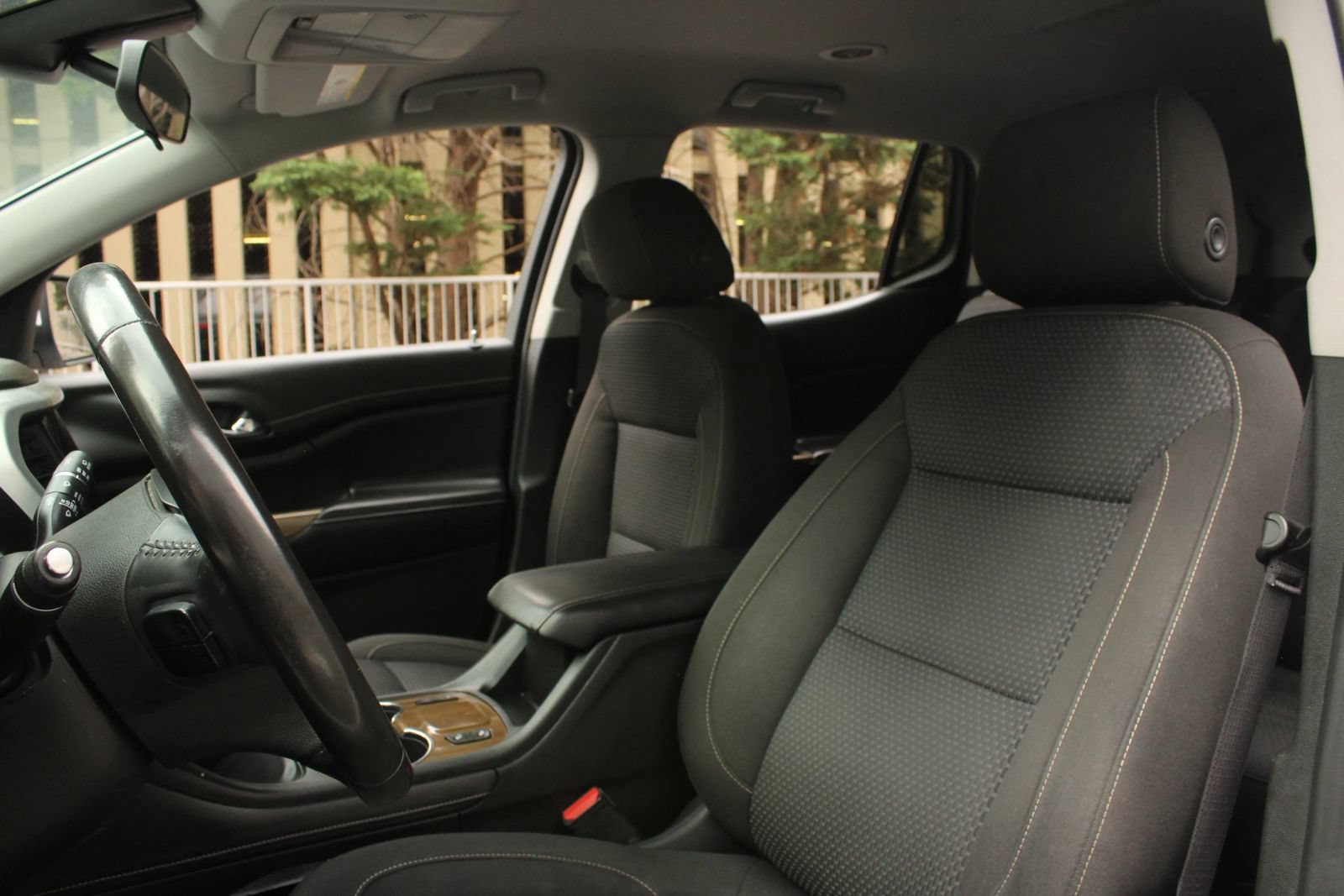 Used 2020 GMC Acadia SLE w/ Driver Convenience Package FWD image 16