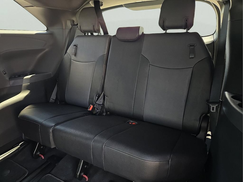 Used 2023 Toyota Sienna XSE FWD image 10