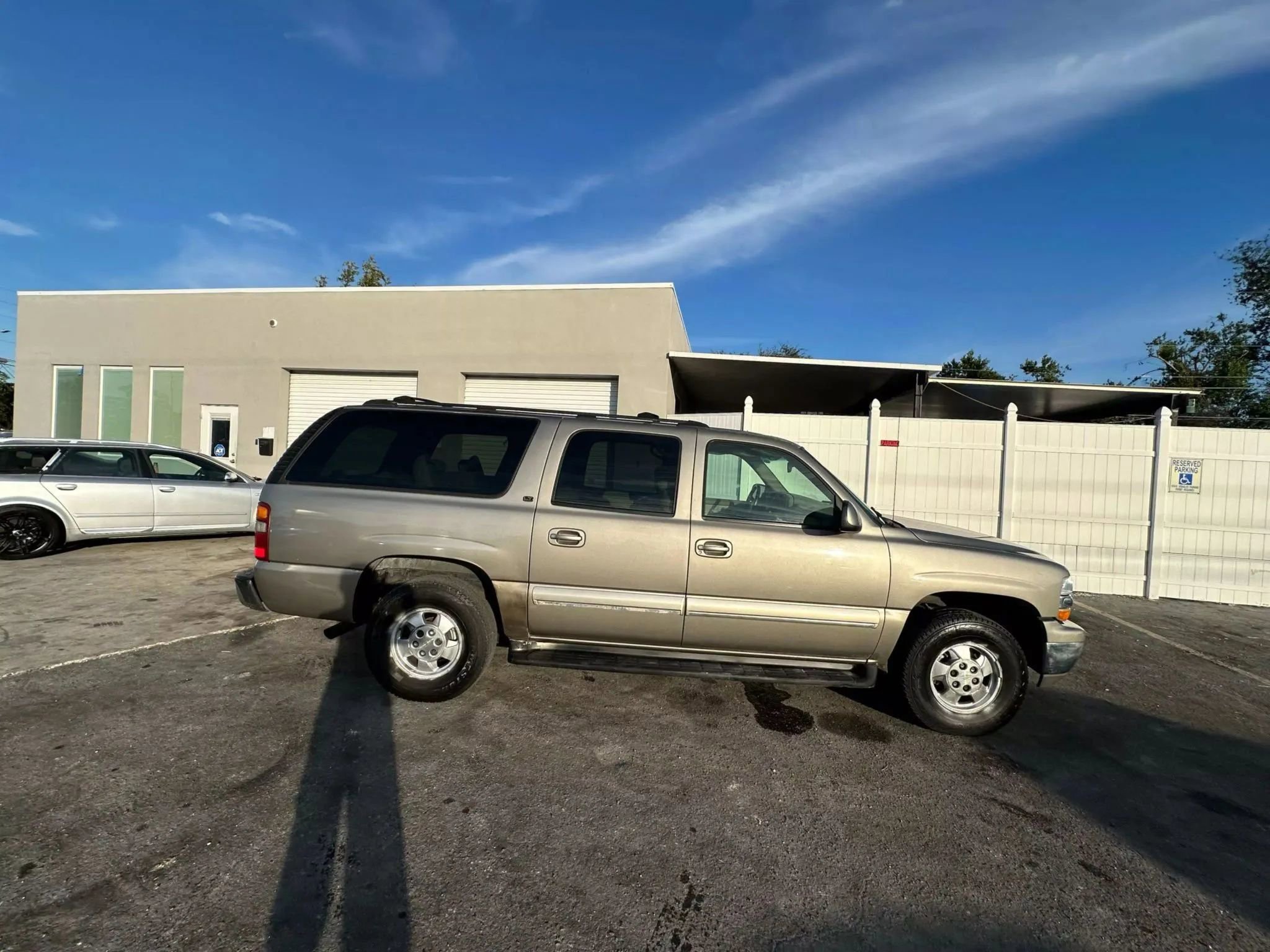 Used 2002 Chevrolet Suburban LT image 5