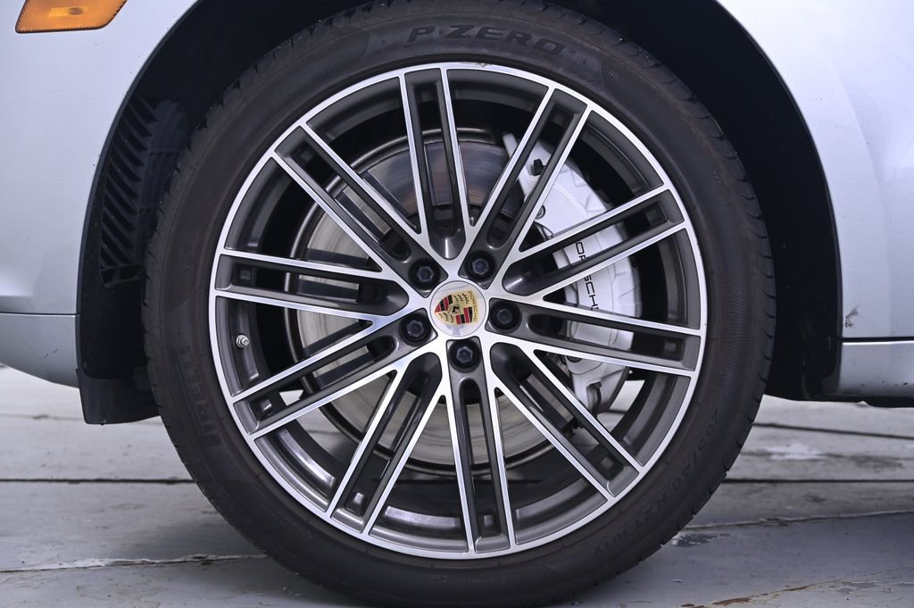 Certified 2021 Porsche Macan Turbo image 11