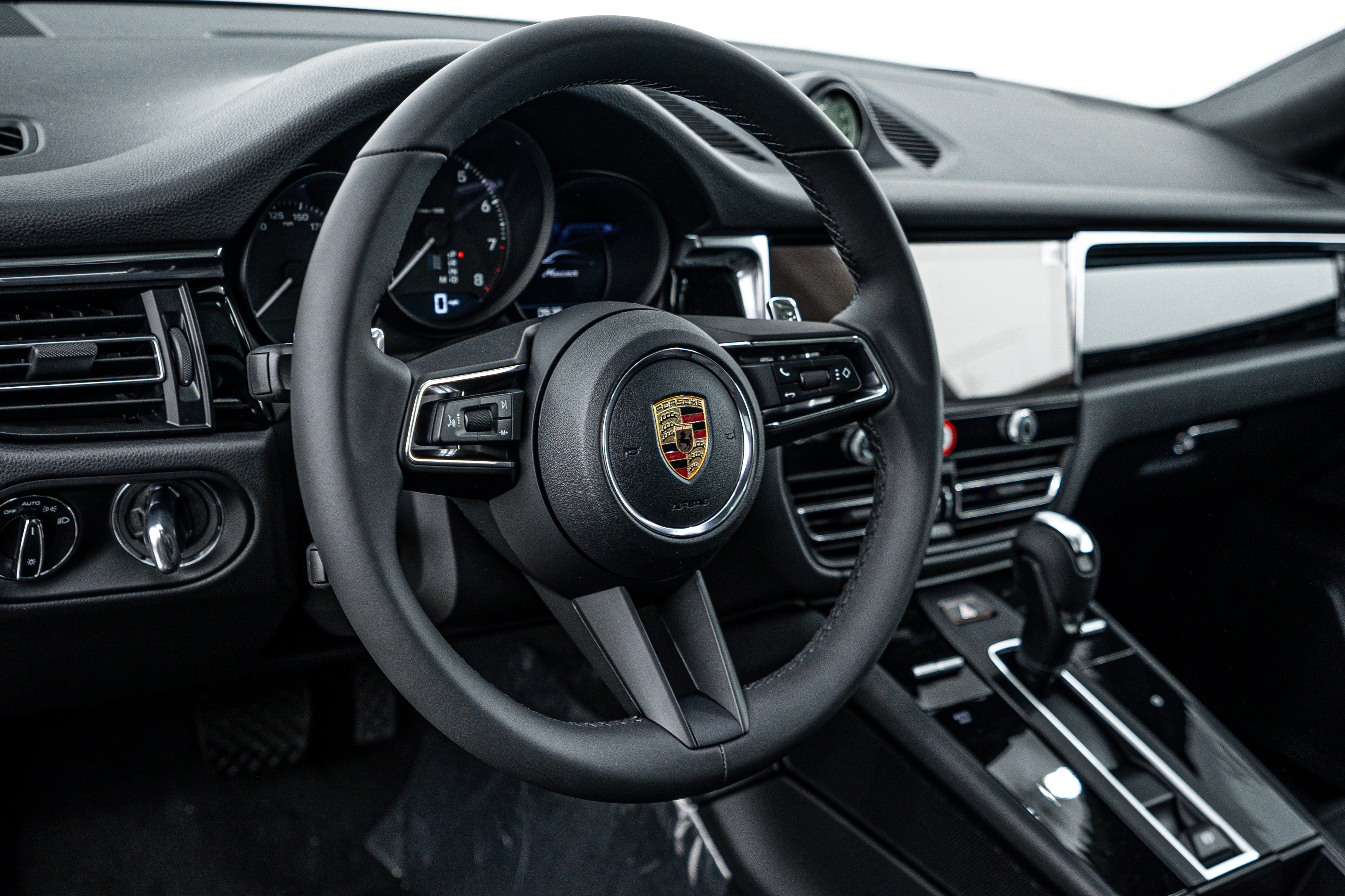 Certified 2026 Porsche Macan image 14