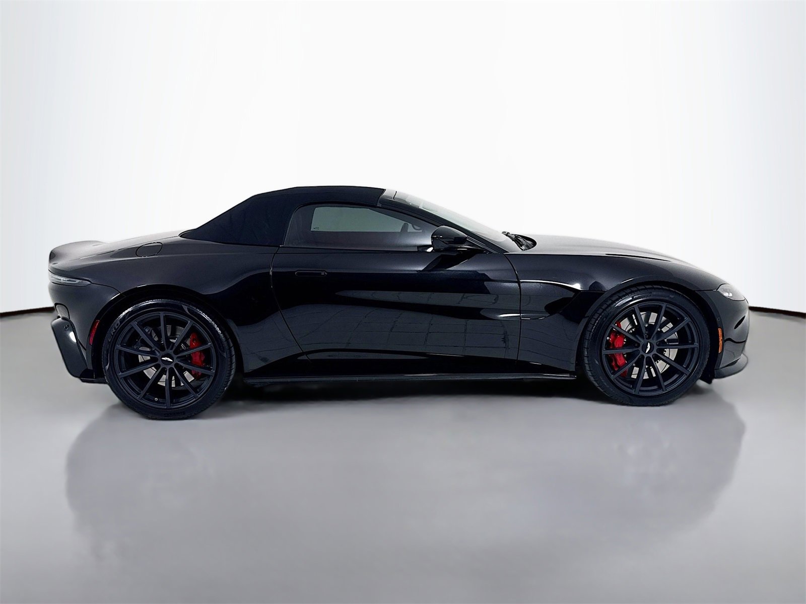 Used 2022 Aston Martin V8 Vantage Roadster image 8