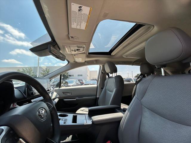 Used 2023 Toyota Sienna Limited AWD/4WD image 12