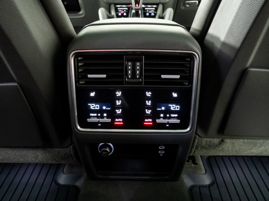 Used 2021 Porsche Cayenne Coupe image 21