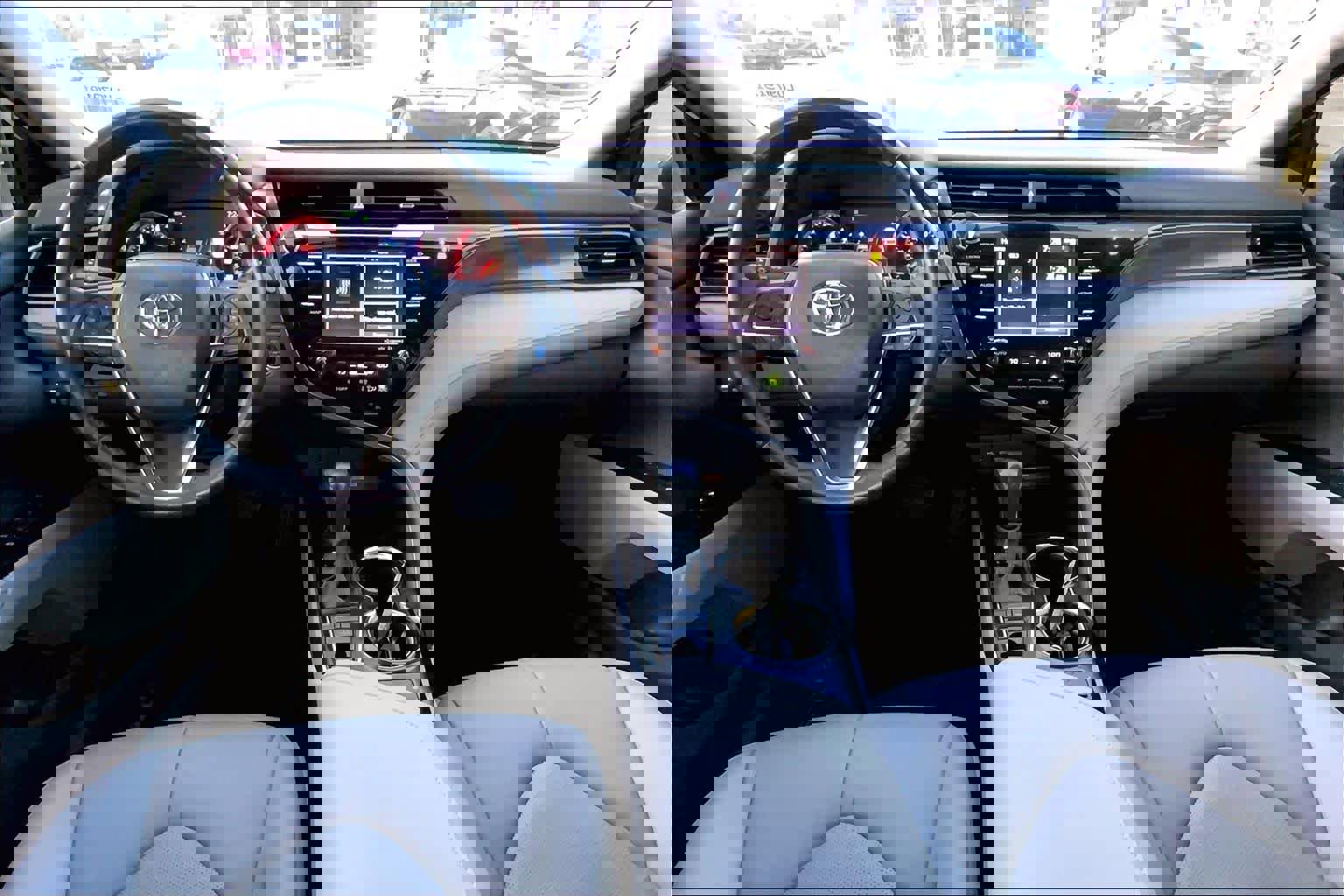 Used 2020 Toyota Camry XSE image 15