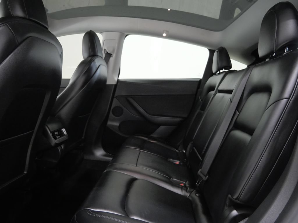 Used 2021 Tesla Model Y Long Range AWD/4WD image 19