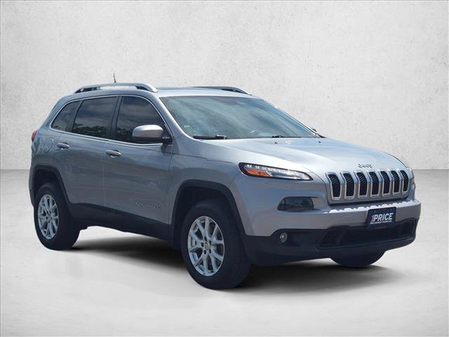 Used 2016 Jeep Cherokee Latitude w/ Comfort/Convenience Group AWD/4WD image 3