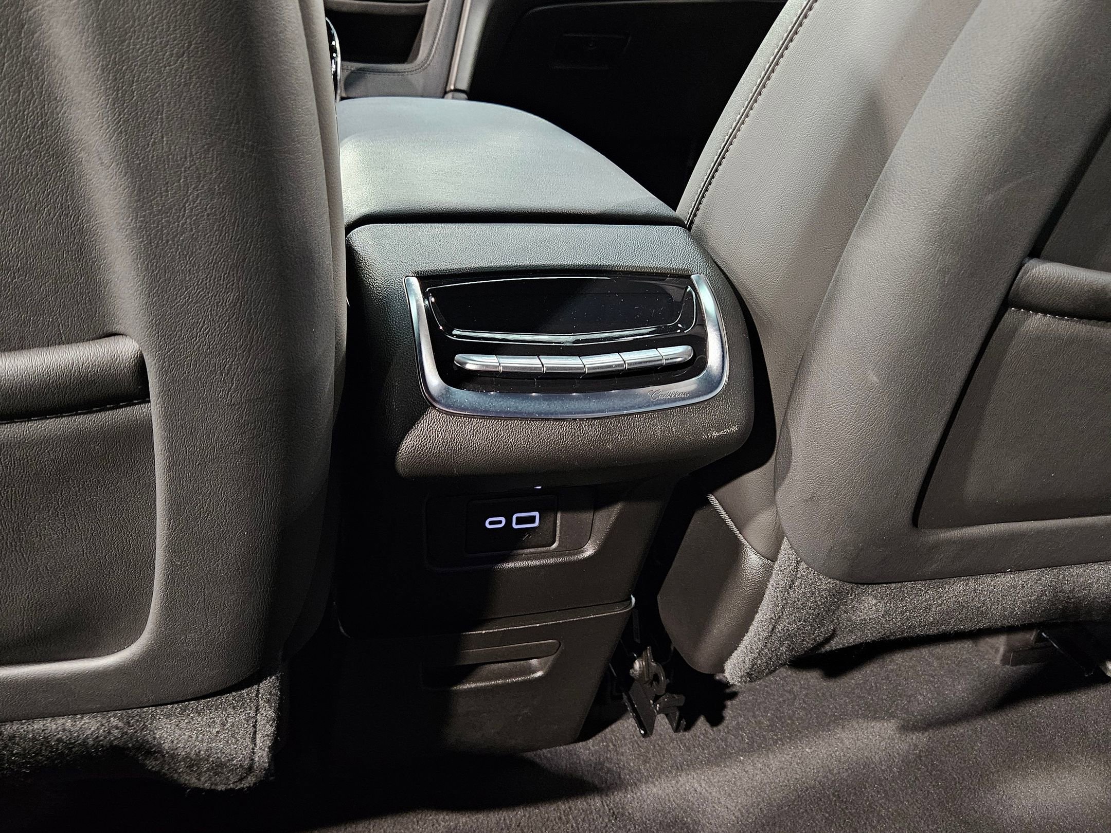 Used 2025 Cadillac XT6 Premium Luxury image 39