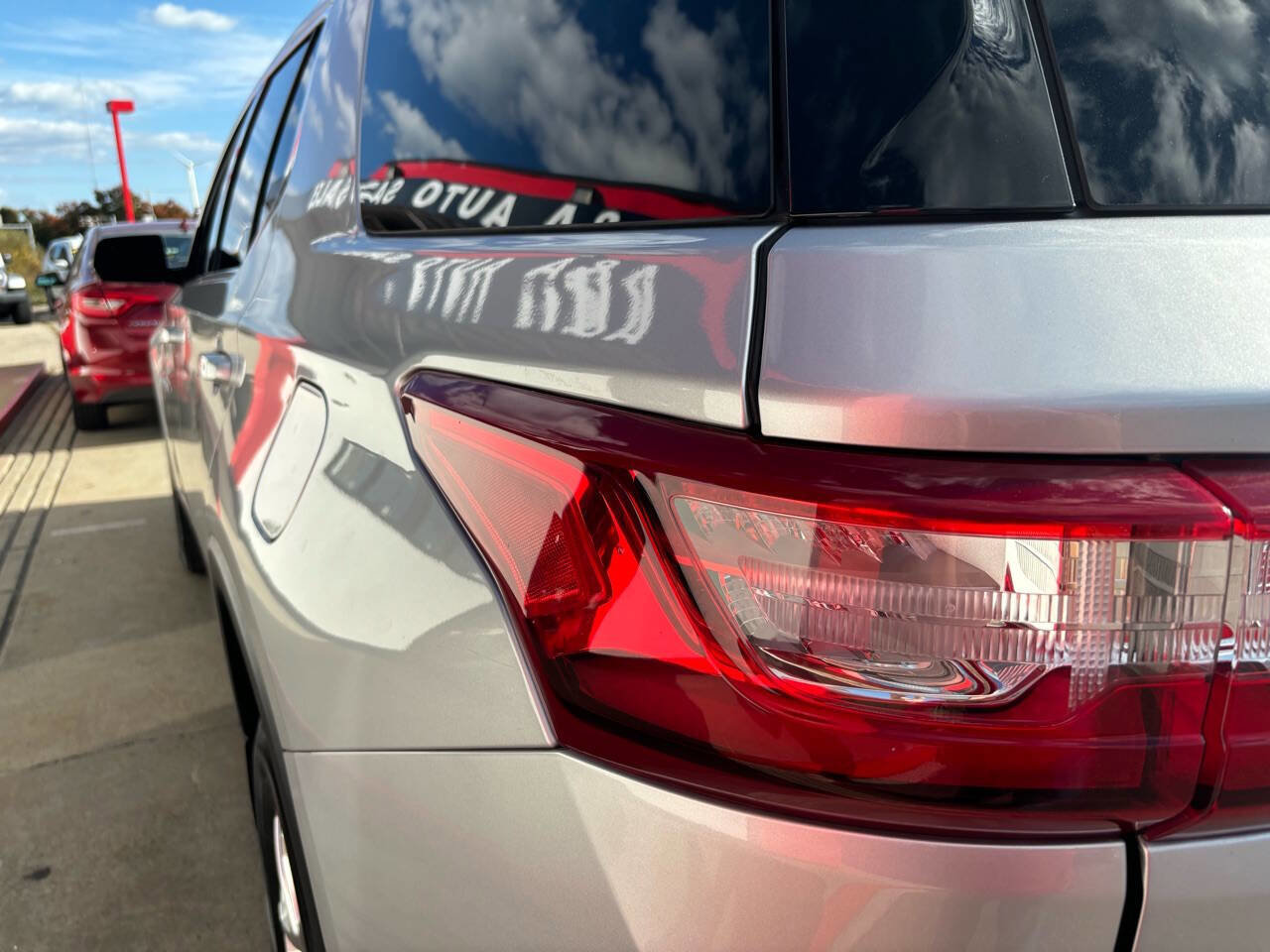 Used 2019 Chevrolet Traverse LT image 11