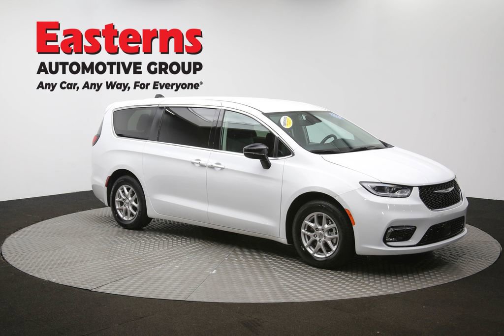 Used 2024 Chrysler Pacifica Touring-L image 47