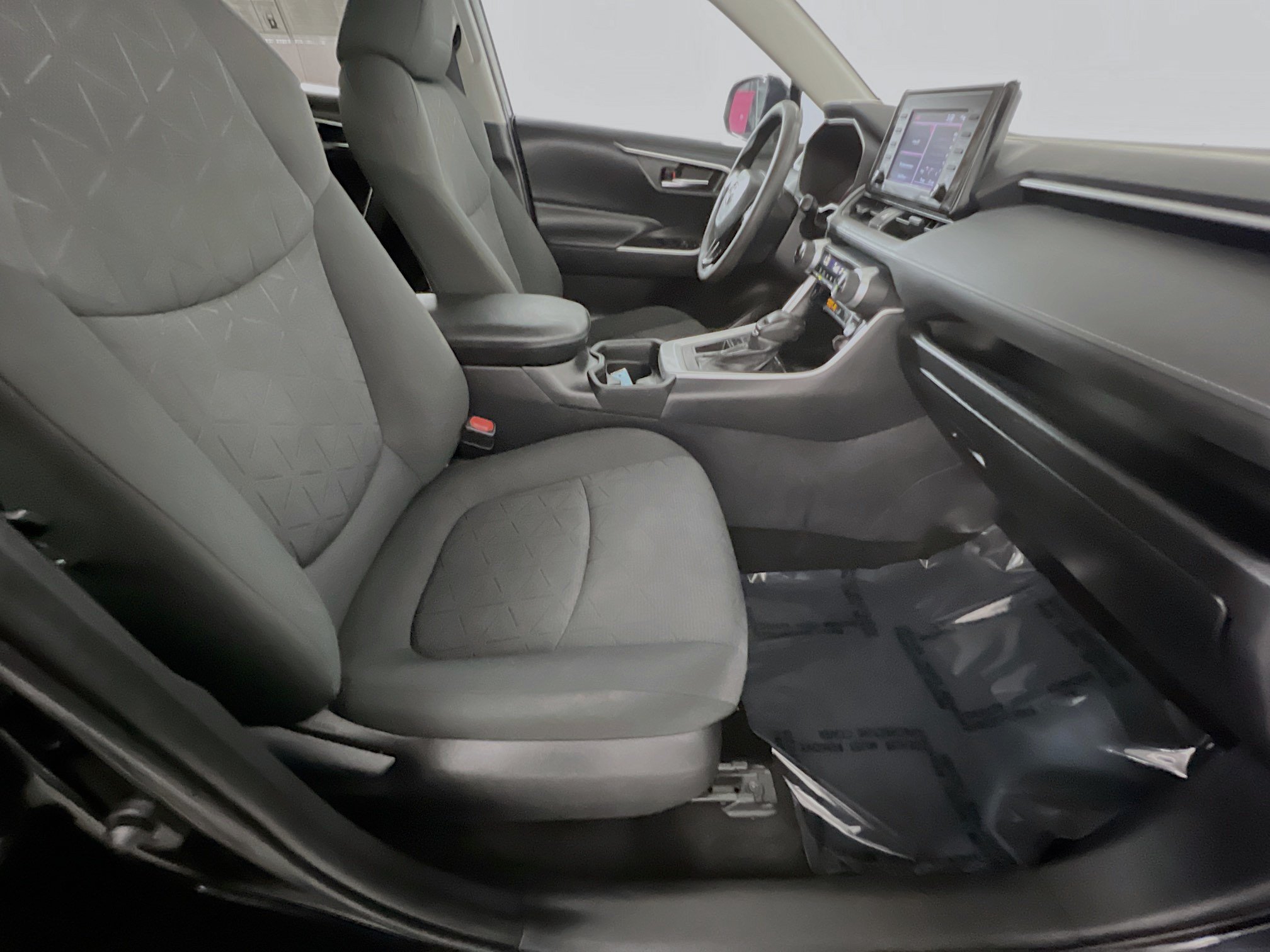 Used 2021 Toyota RAV4 XLE w/ Convenience Package FWD image 31