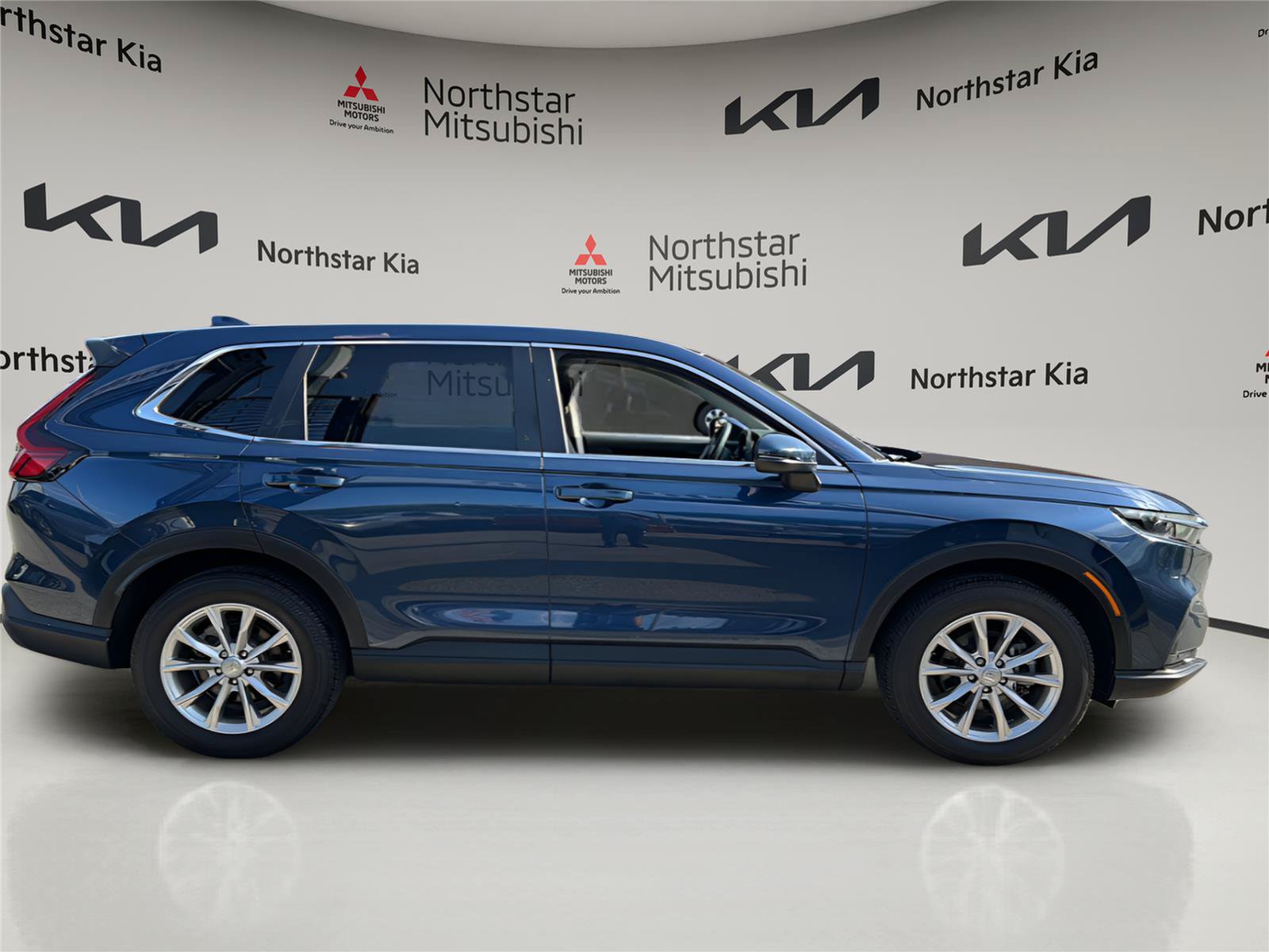 Used 2023 Honda CR-V EX-L image 6