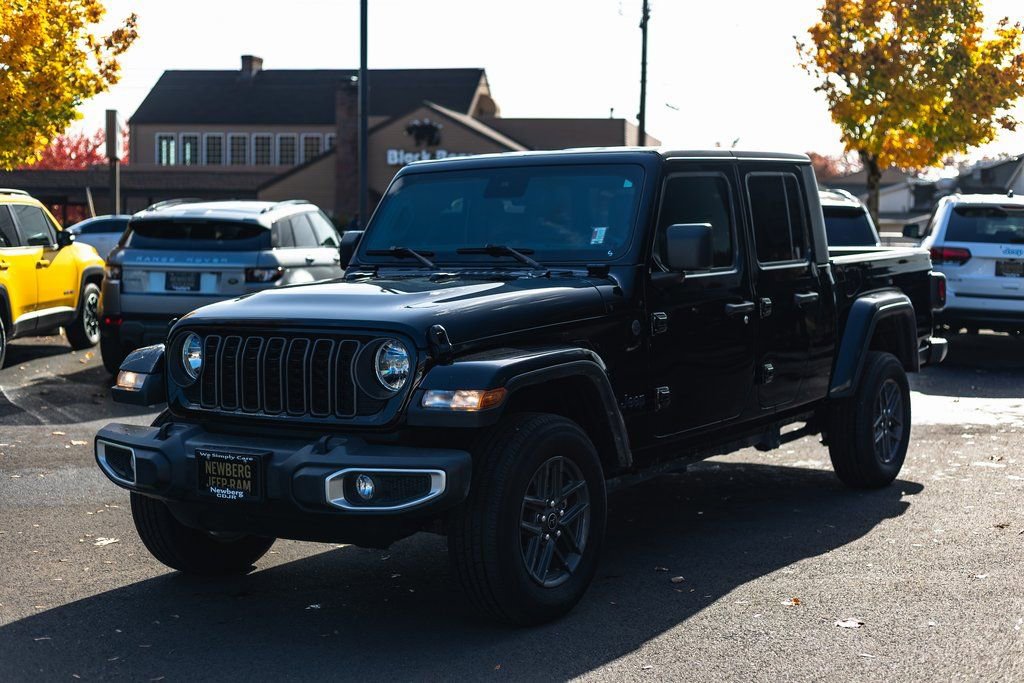 Used 2024 Jeep Gladiator Sport image 4
