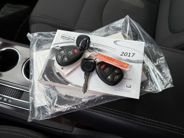 Used 2017 Chevrolet Traverse LT AWD/4WD image 4