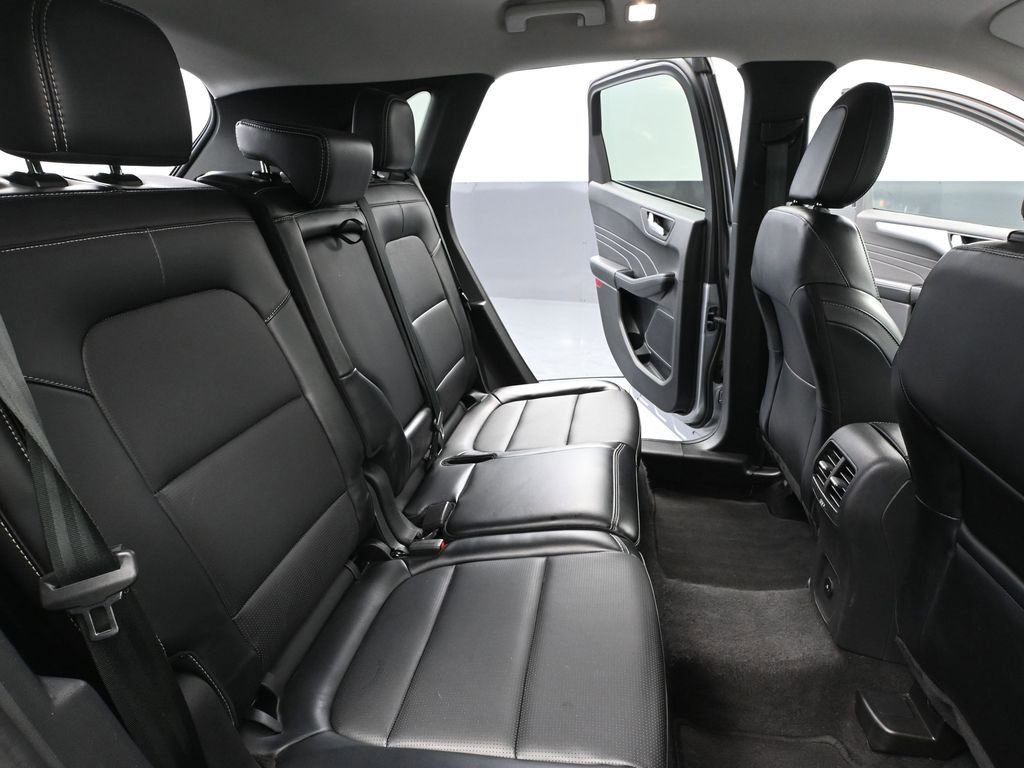 Used 2024 Ford Escape Platinum image 40