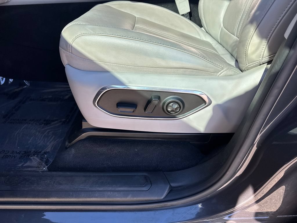 Used 2022 Jeep Wagoneer Series I AWD/4WD image 11
