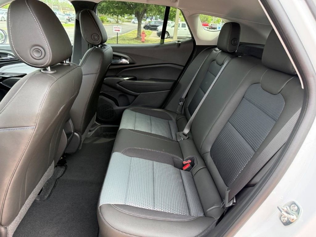 New 2026 Chevrolet Trax LT w/ Sunroof Package FWD image 15