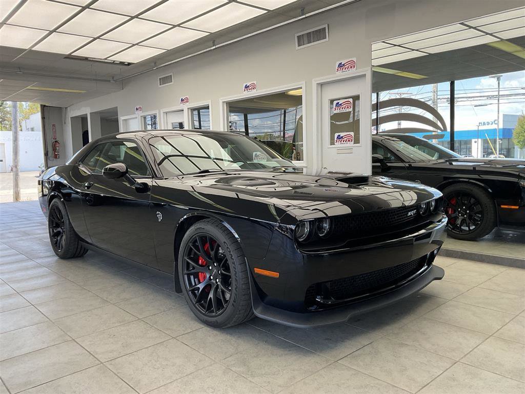 Used 2016 Dodge Challenger SRT Hellcat RWD image 1