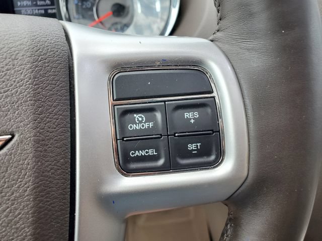 Used 2015 Chrysler Town & Country Limited Platinum FWD image 26