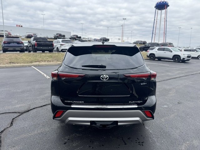 New 2026 Toyota Highlander Platinum image 4
