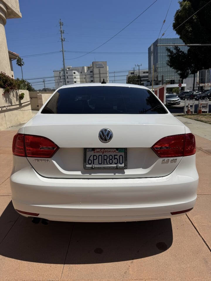 Used 2011 Volkswagen Jetta SE FWD image 8