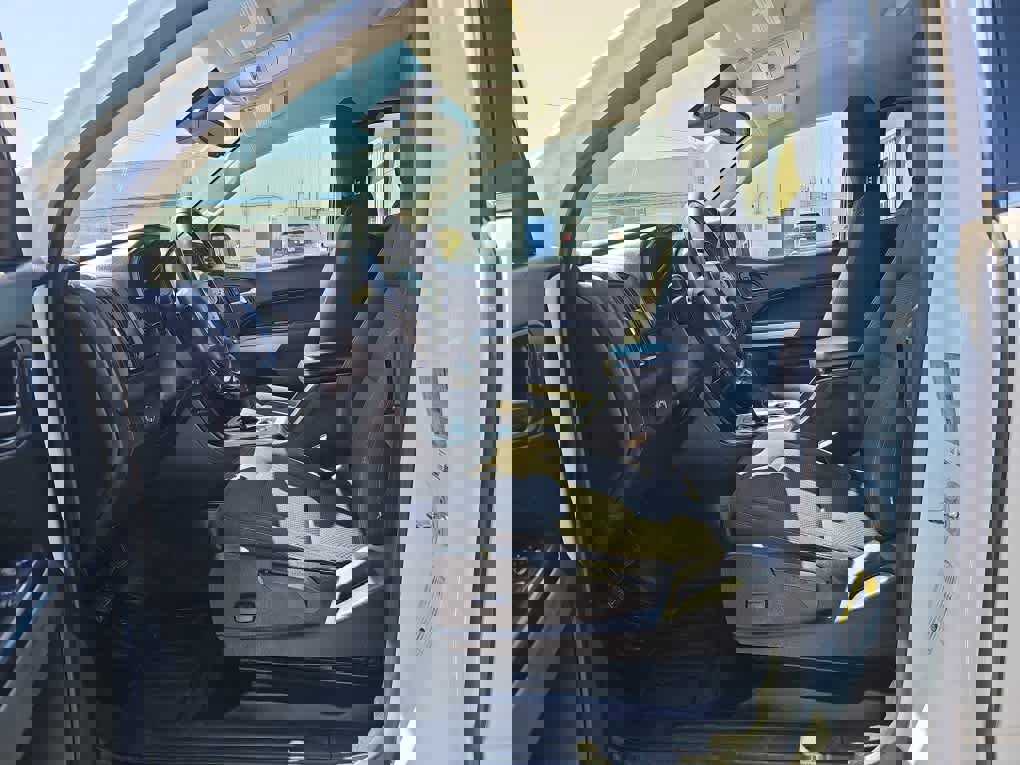 Used 2020 Chevrolet Colorado LT w/ Safety Package RWD image 9