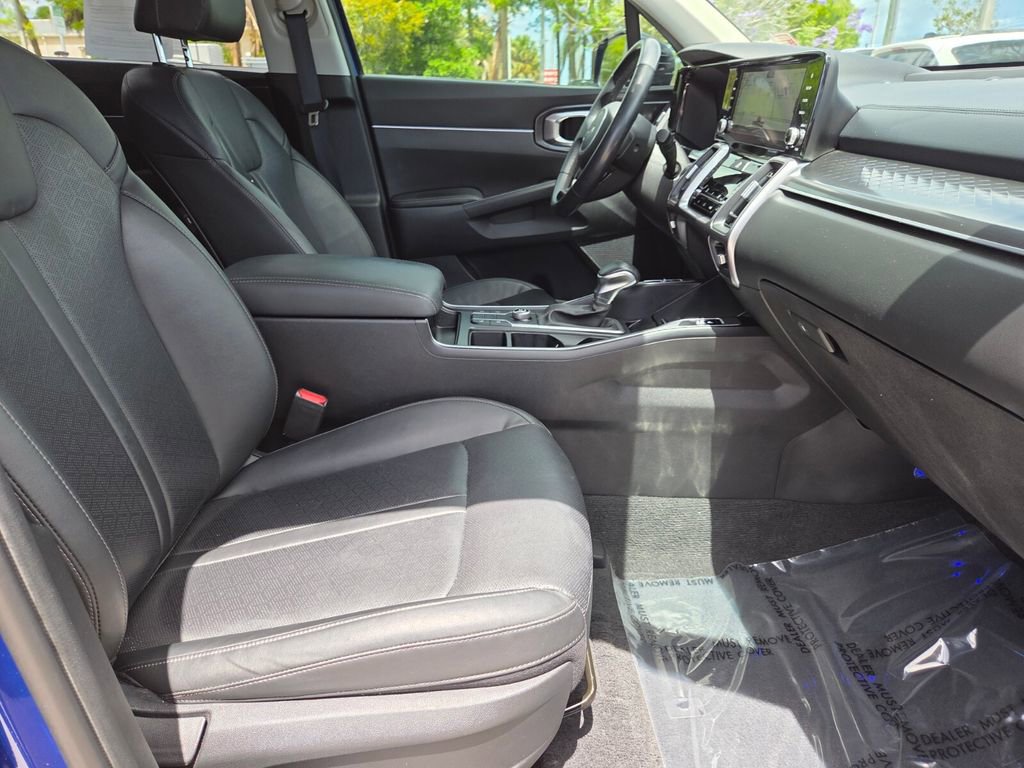 Used 2023 Kia Sorento S image 10