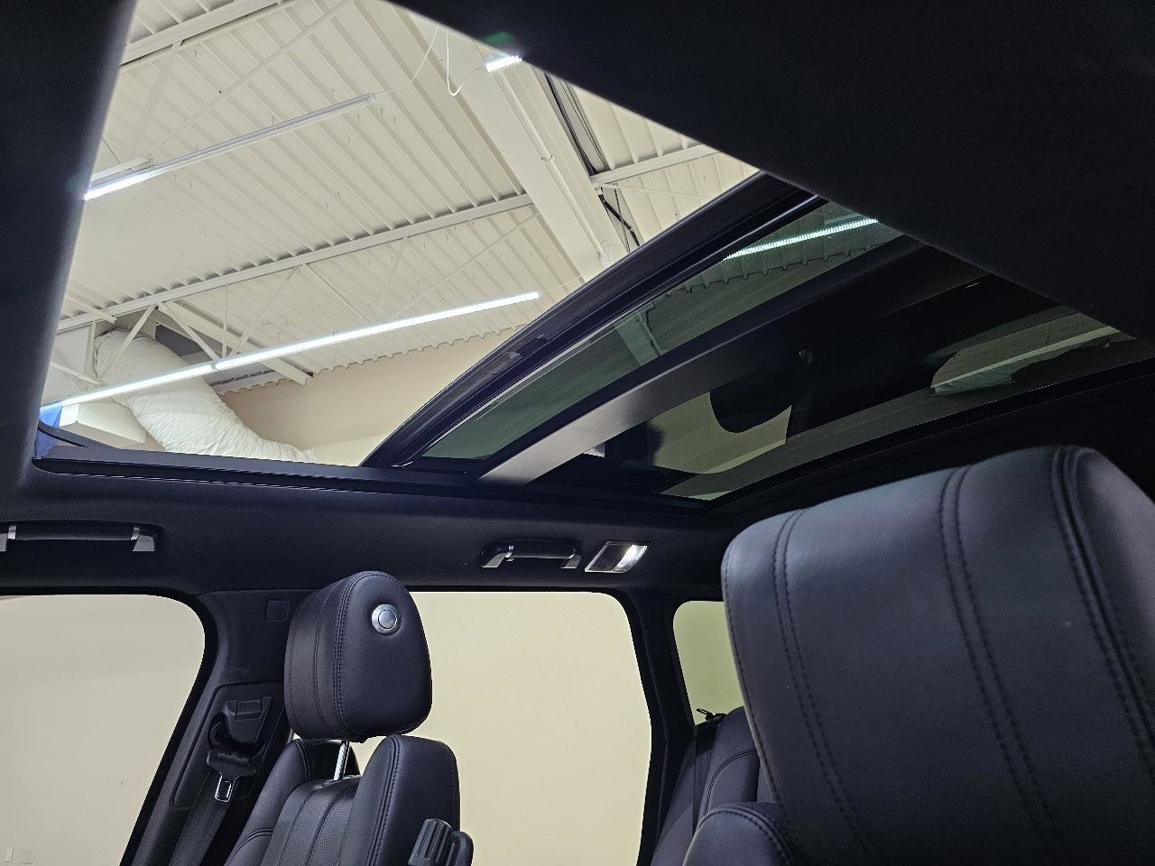 Used 2017 Land Rover Range Rover HSE image 37