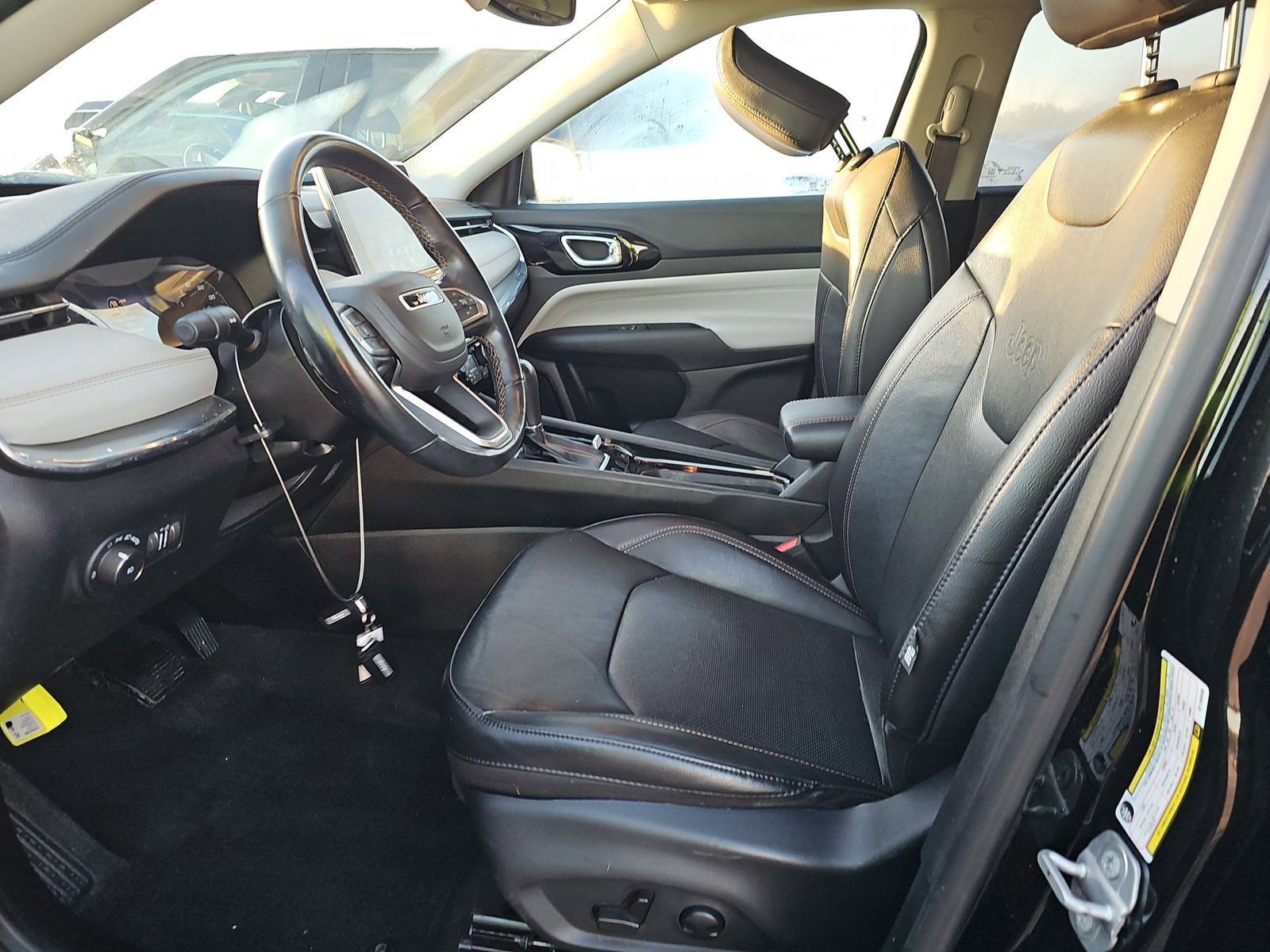 Used 2022 Jeep Compass Limited image 3