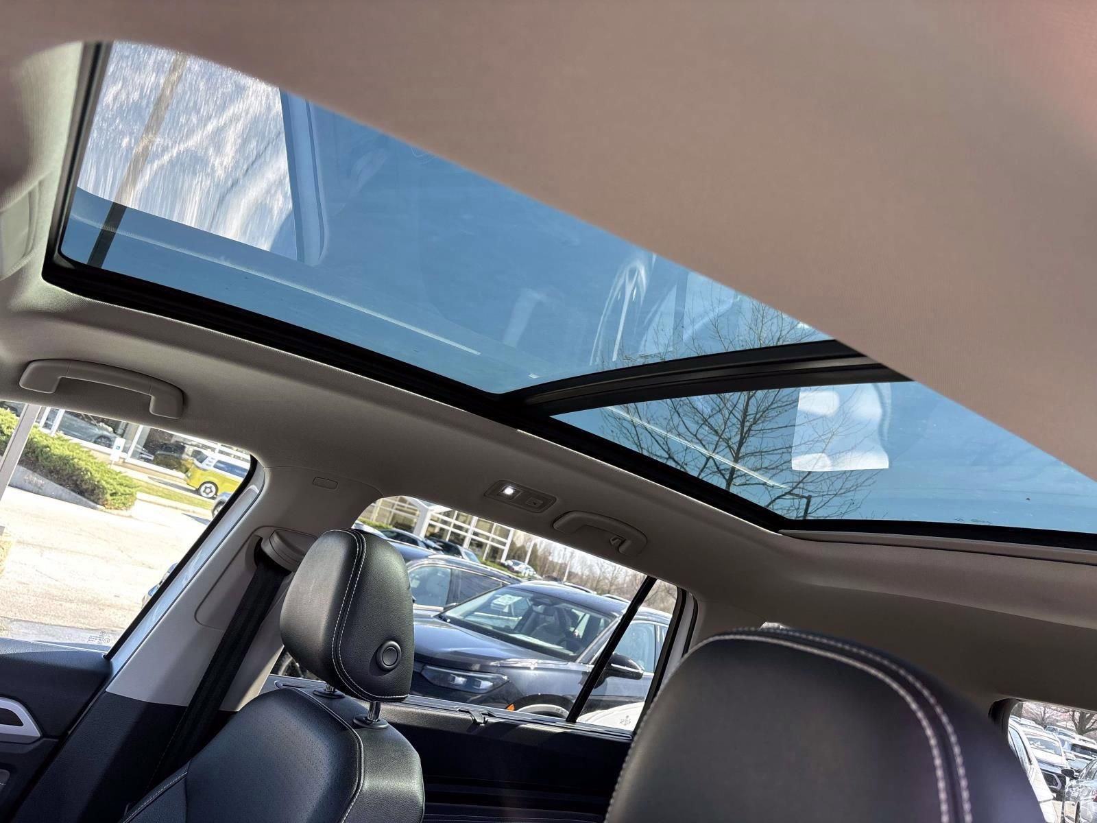 Used 2023 Volkswagen Atlas SE w/ Panoramic Sunroof Package image 25