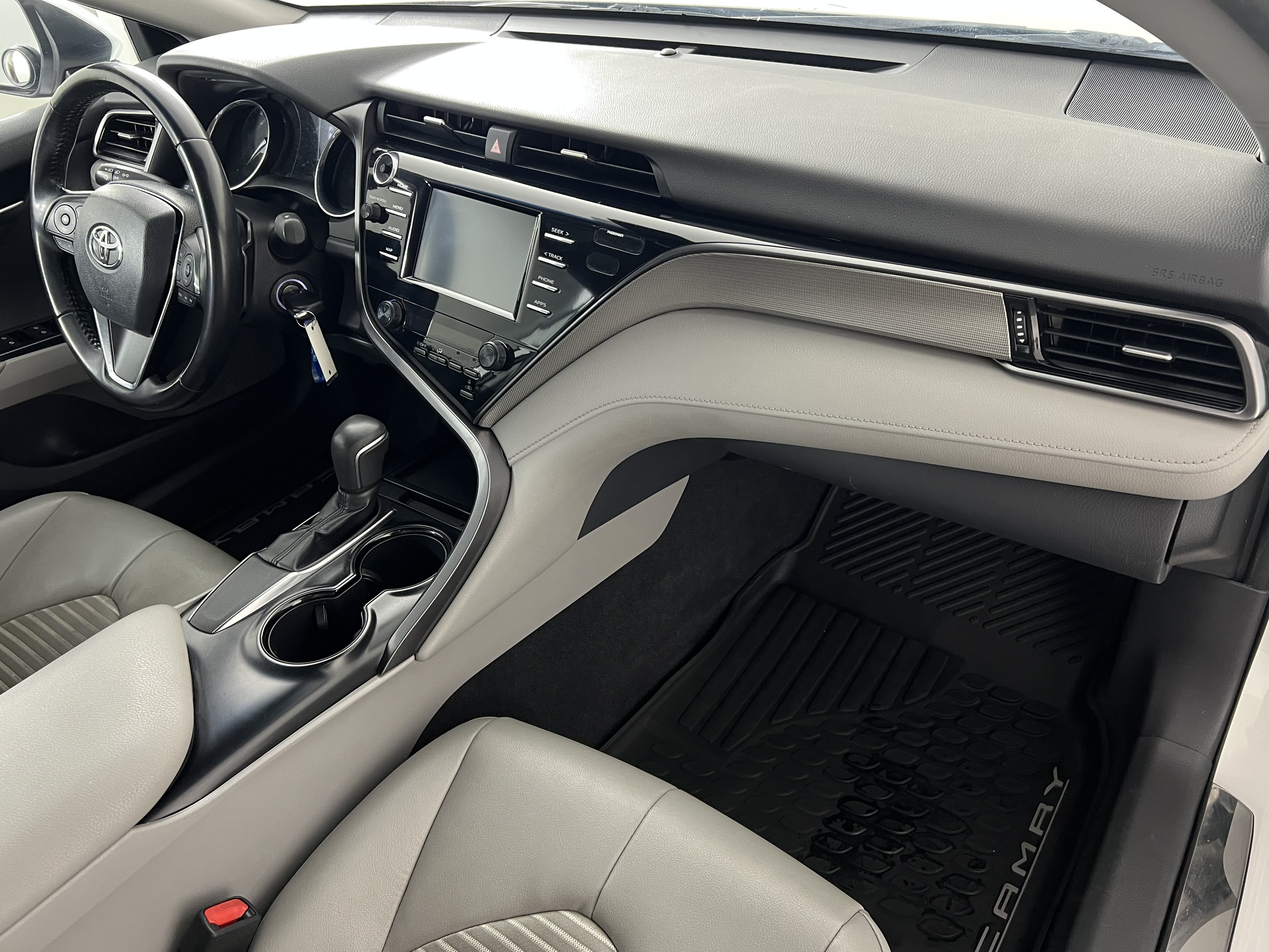 Used 2019 Toyota Camry SE FWD image 24