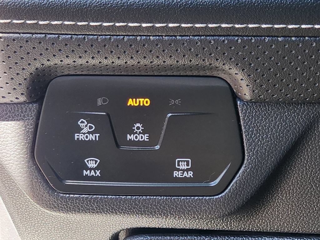 Used 2024 Volkswagen Atlas SE AWD/4WD image 12
