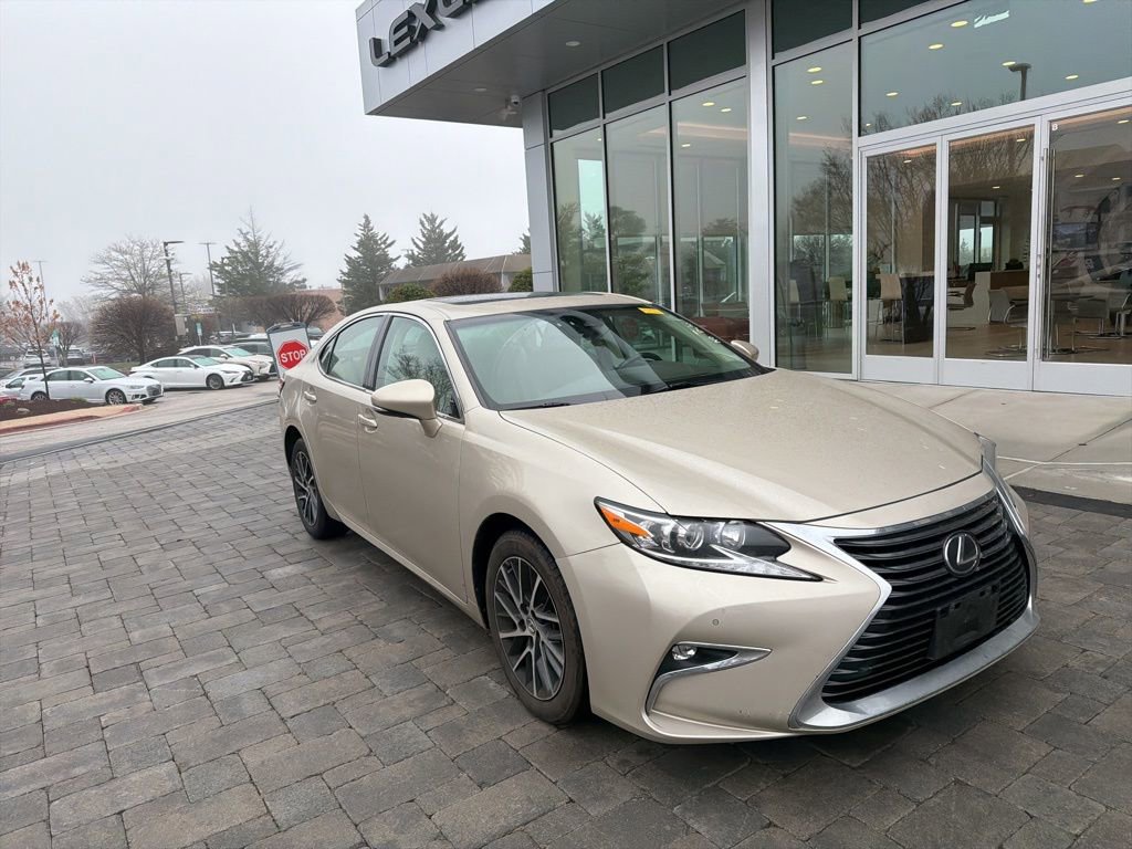 Used 2017 Lexus ES 350 w/ Navigation System Package image 3