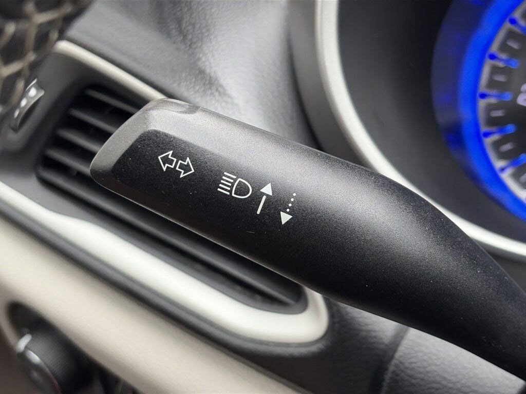 Used 2022 Chrysler Pacifica Touring-L image 20