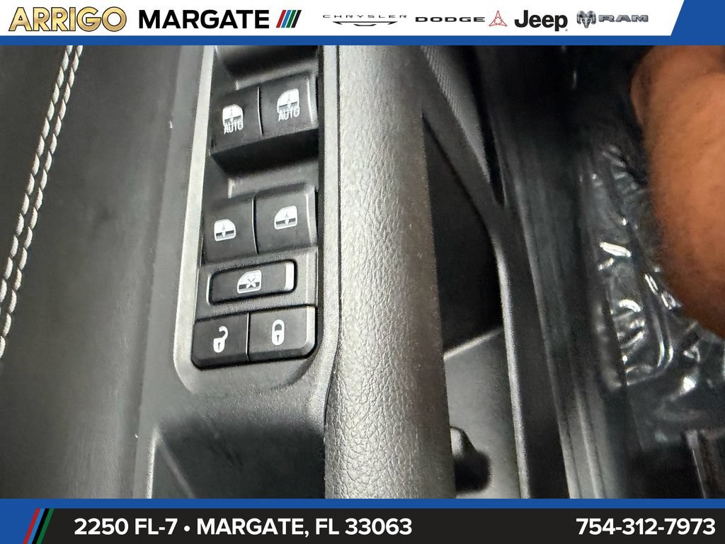 Used 2023 Jeep Compass Latitude AWD/4WD image 35