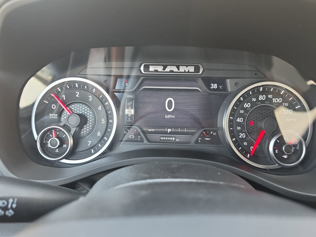 New 2026 RAM 1500 4x4 Crew Cab image 7